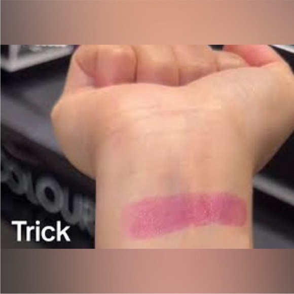 BNIB MAC Cosmetics GLOWPLAY TENDERTALK LIP BALM - Trick - Picture 5 of 6